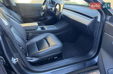 Седан Tesla Model 3 2021 в 