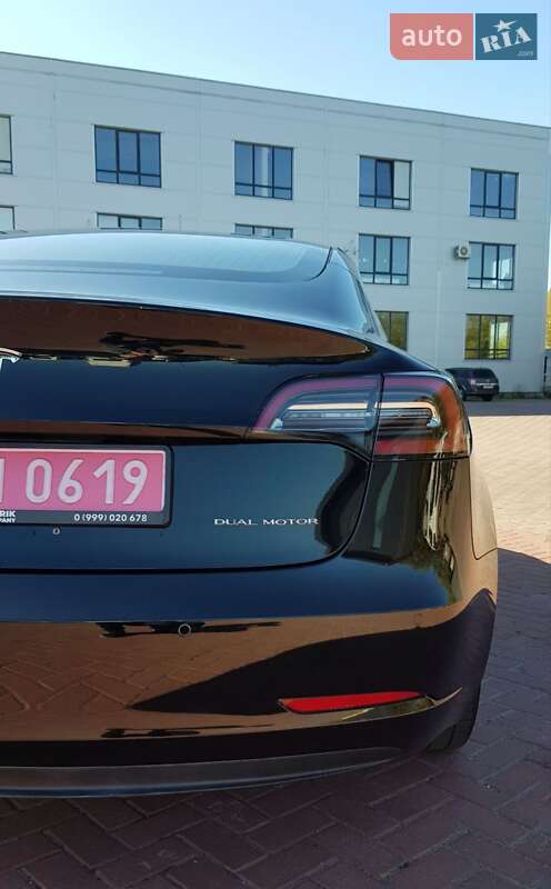 Седан Tesla Model 3 2018 в Рівному