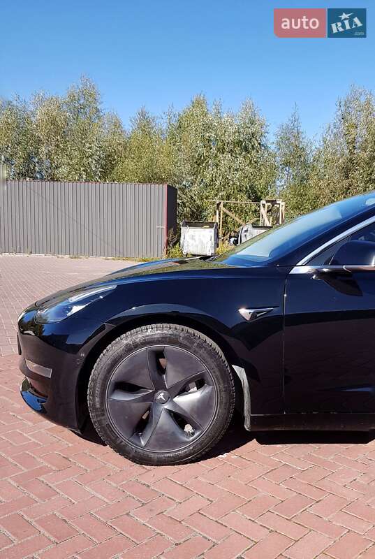 Седан Tesla Model 3 2018 в Рівному