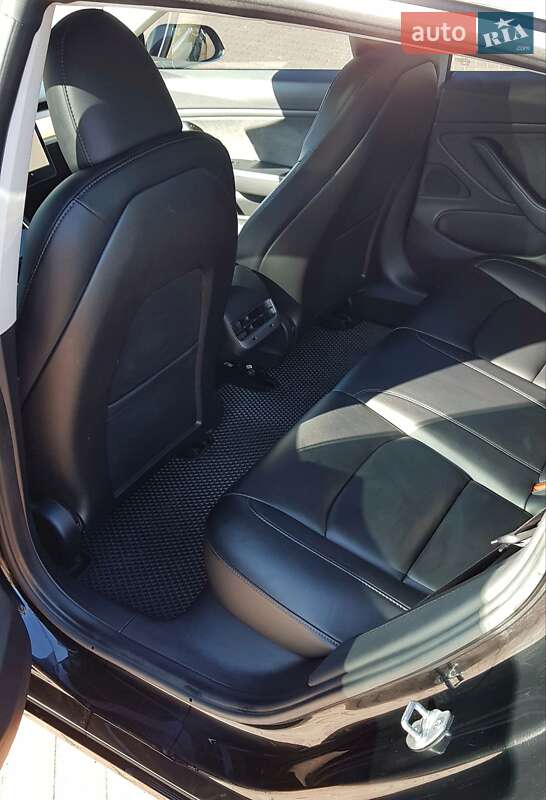 Седан Tesla Model 3 2018 в Рівному