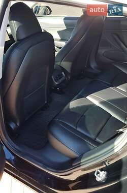 Седан Tesla Model 3 2018 в 
