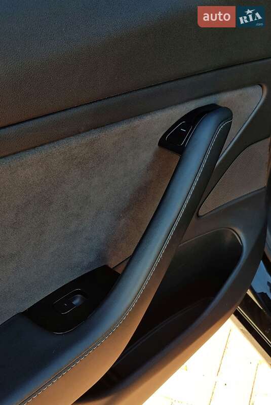 Седан Tesla Model 3 2018 в Рівному