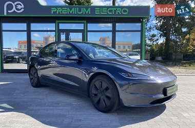 Седан Tesla Model 3 2024 в 