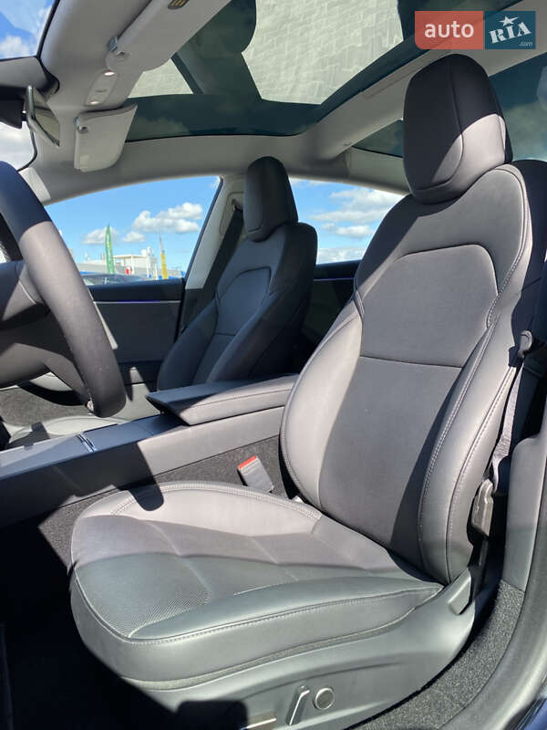 Седан Tesla Model 3 2024 в Києві