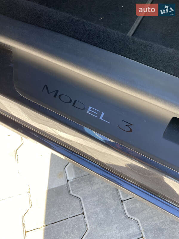 Седан Tesla Model 3 2024 в Києві