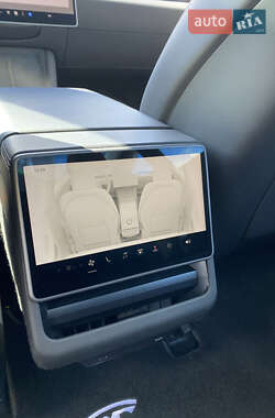 Седан Tesla Model 3 2024 в 