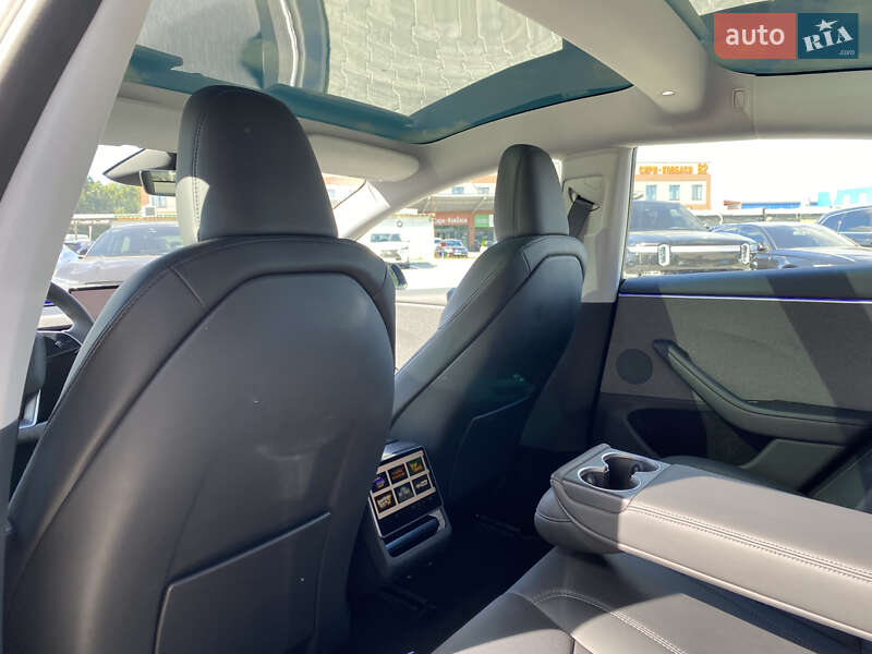 Седан Tesla Model 3 2024 в Києві