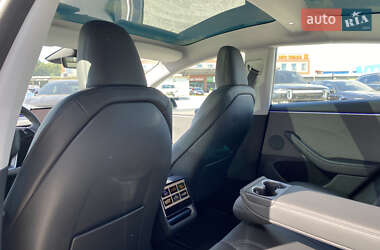 Седан Tesla Model 3 2024 в 