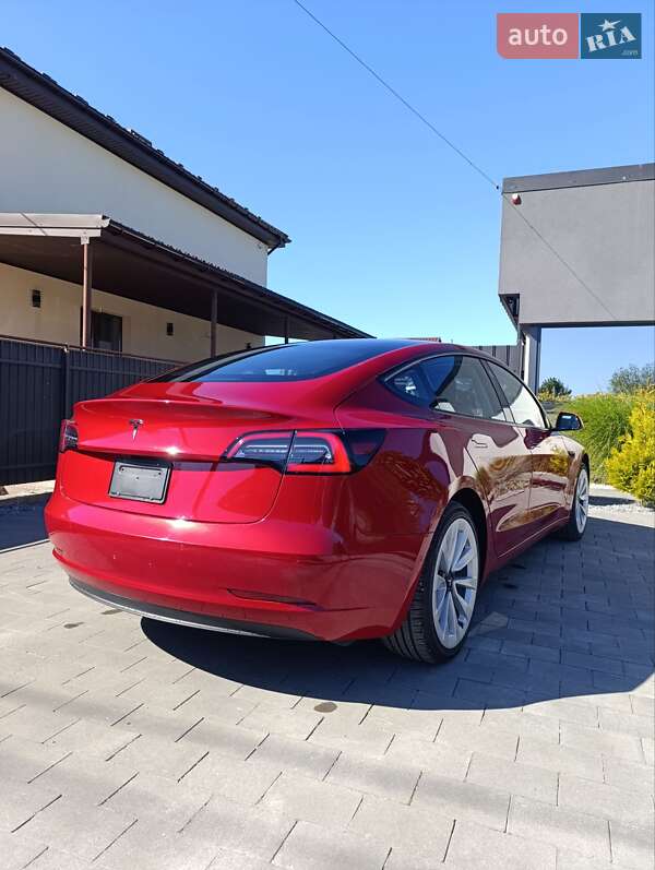 Седан Tesla Model 3 2022 в Стрию