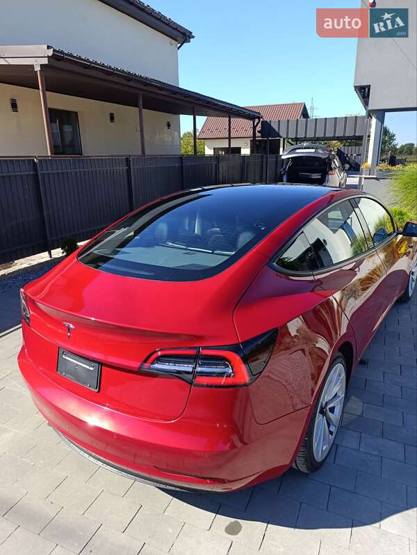 Седан Tesla Model 3 2022 в Стрию