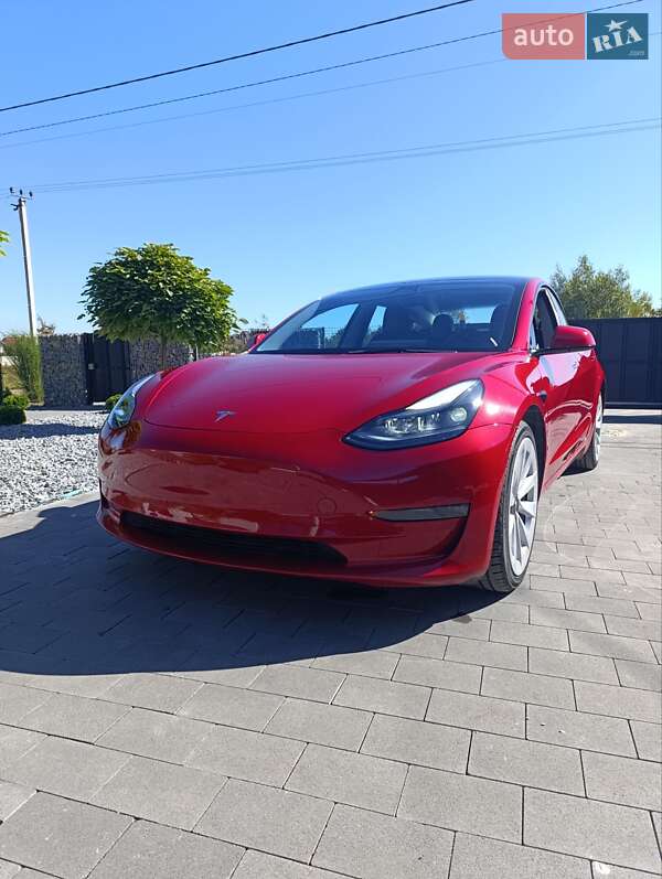 Седан Tesla Model 3 2022 в Стрию