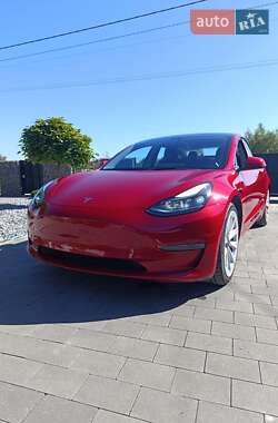 Седан Tesla Model 3 2022 в 