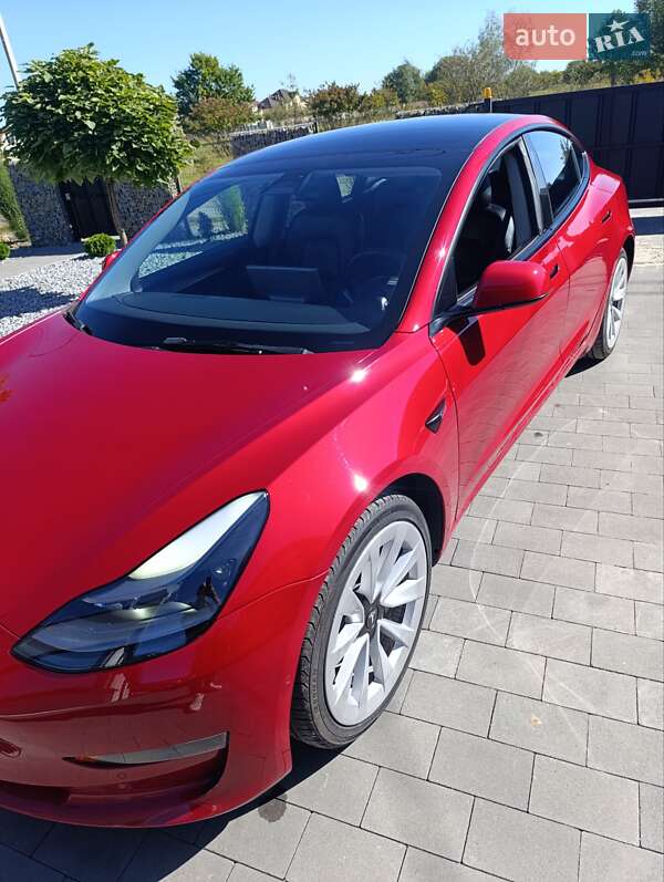Седан Tesla Model 3 2022 в Стрию