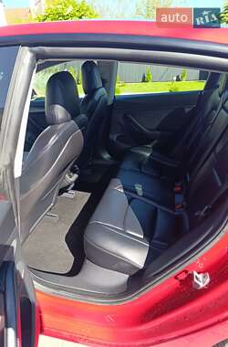 Седан Tesla Model 3 2022 в 