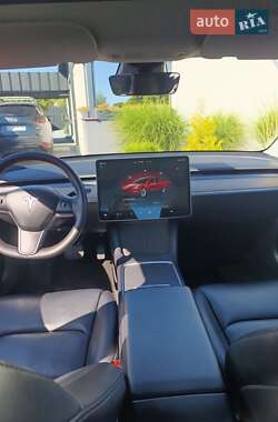 Седан Tesla Model 3 2022 в Стрые