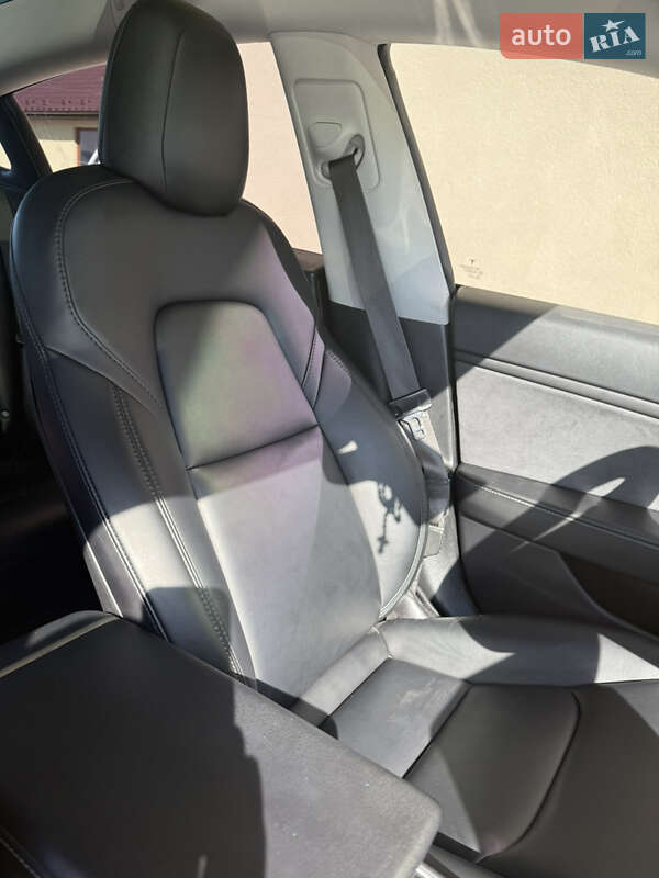 Седан Tesla Model 3 2018 в Івано-Франківську
