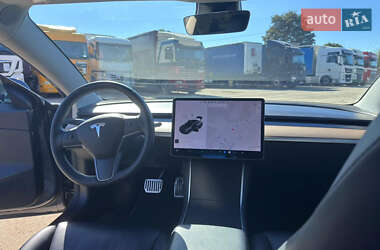 Седан Tesla Model 3 2020 в 