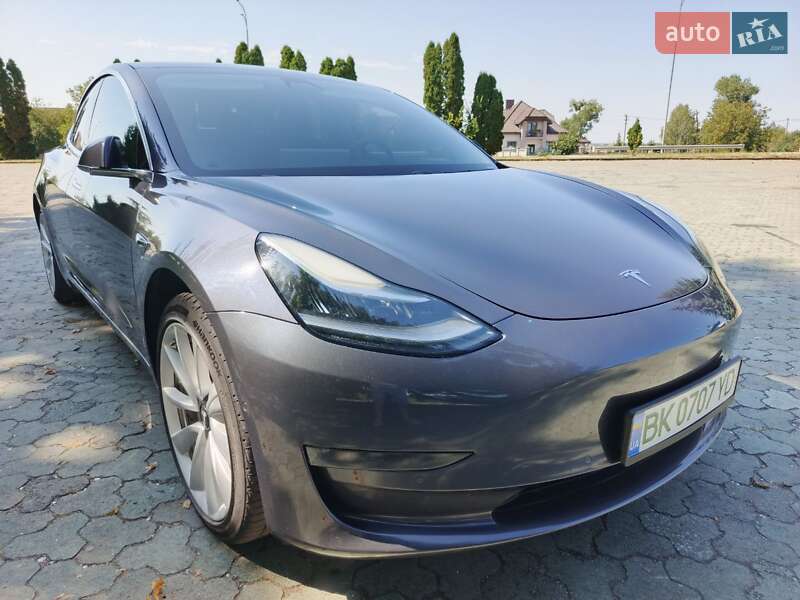 Седан Tesla Model 3 2019 в Дубно