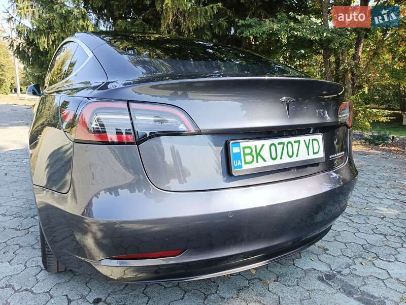Седан Tesla Model 3 2019 в Дубно