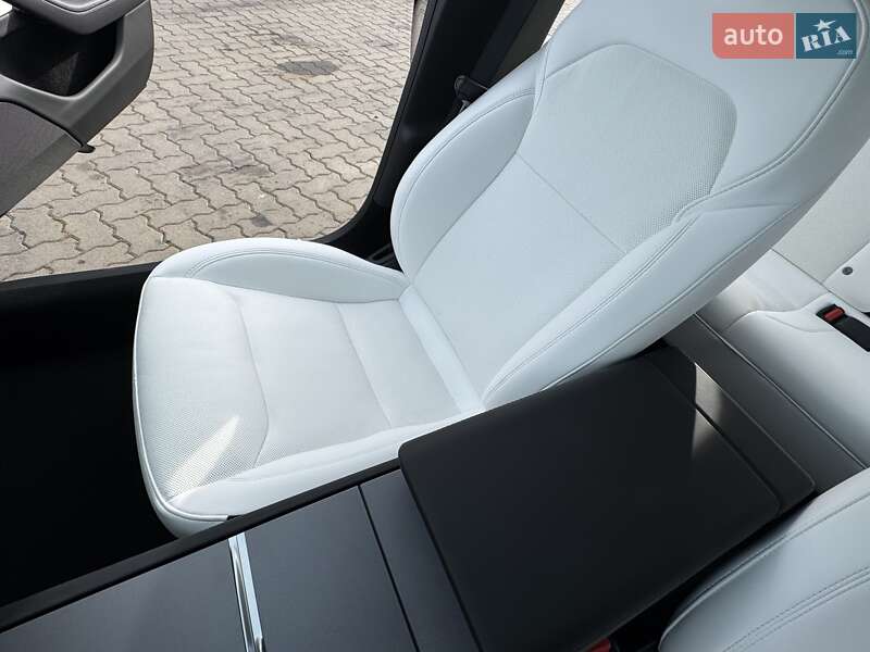 Седан Tesla Model 3 2024 в Рівному