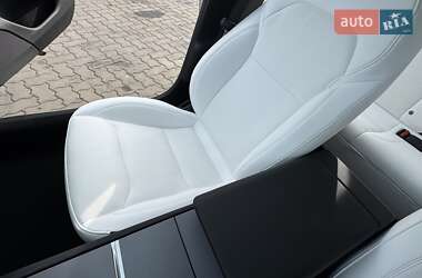 Седан Tesla Model 3 2024 в 