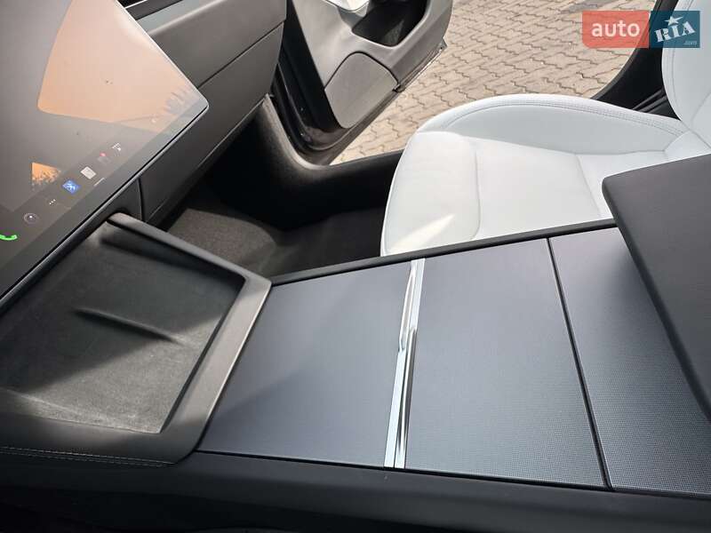 Седан Tesla Model 3 2024 в Рівному