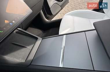 Седан Tesla Model 3 2024 в 