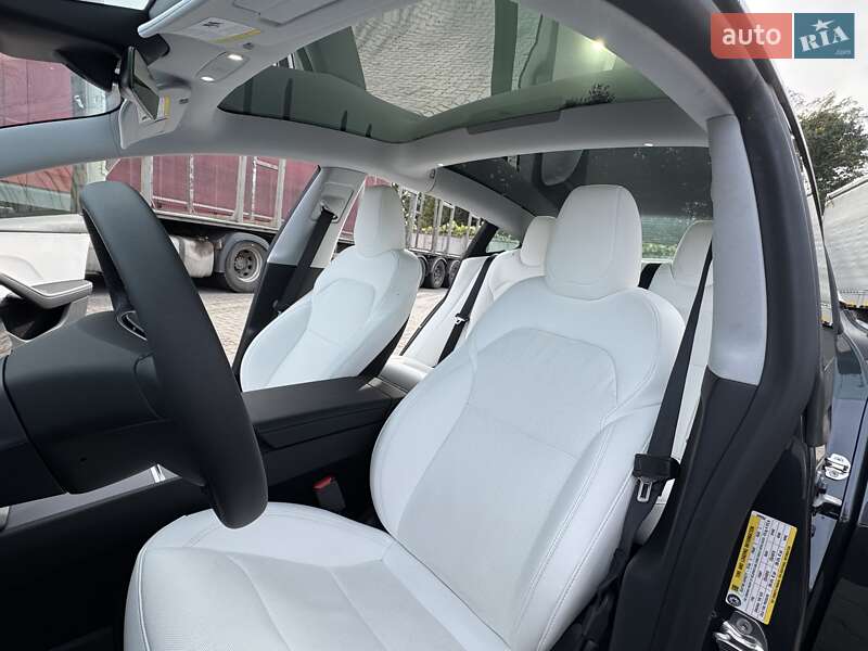 Седан Tesla Model 3 2024 в Рівному