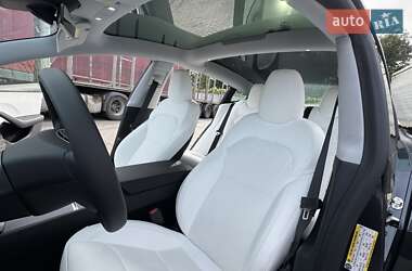 Седан Tesla Model 3 2024 в 