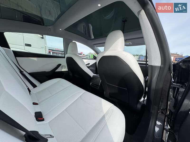 Седан Tesla Model 3 2024 в Рівному