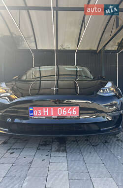 Седан Tesla Model 3 2022 в Ужгороді