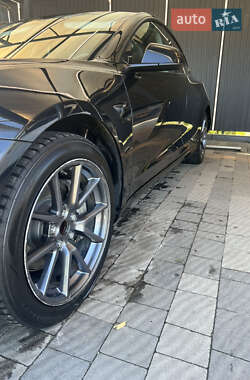 Седан Tesla Model 3 2022 в 