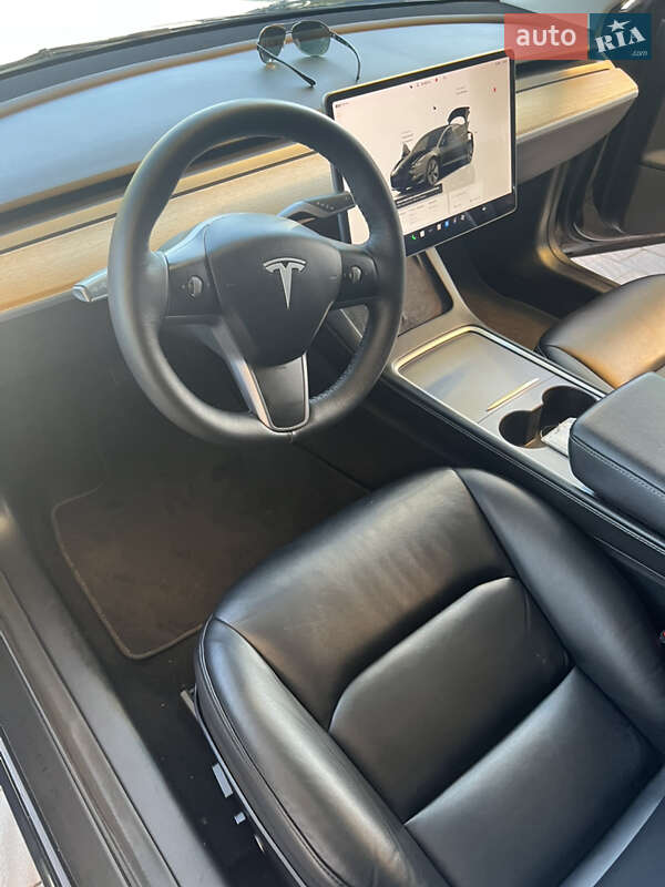 Седан Tesla Model 3 2022 в Ужгороде
