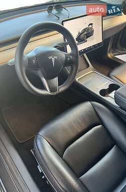 Седан Tesla Model 3 2022 в 