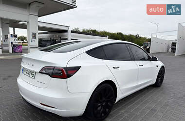 Седан Tesla Model 3 2022 в 