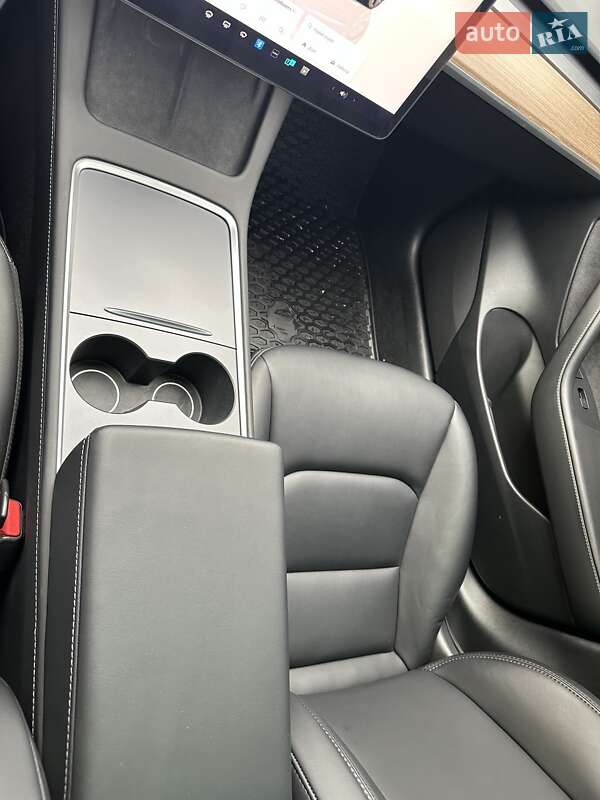 Седан Tesla Model 3 2023 в Сумах