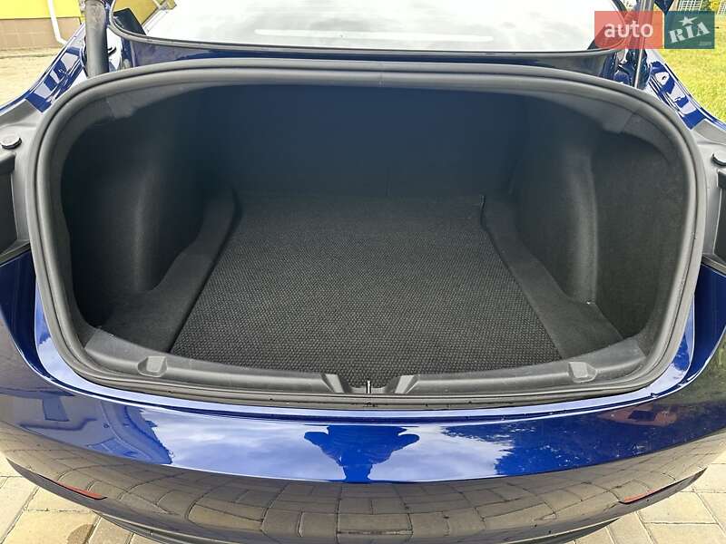 Седан Tesla Model 3 2023 в Сумах