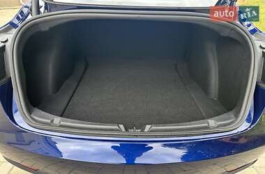 Седан Tesla Model 3 2023 в 