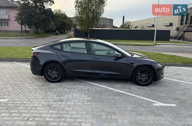 Седан Tesla Model 3 2024 в 