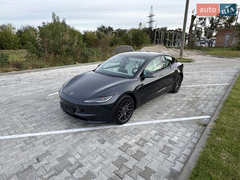 Седан Tesla Model 3 2024 в Рівному