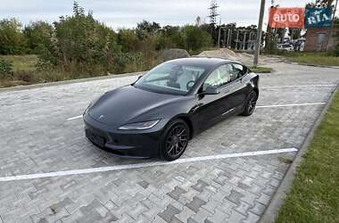 Седан Tesla Model 3 2024 в 