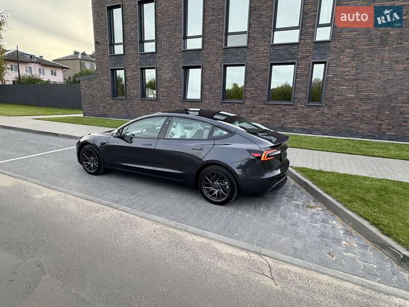 Седан Tesla Model 3 2024 в Рівному