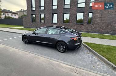 Седан Tesla Model 3 2024 в 