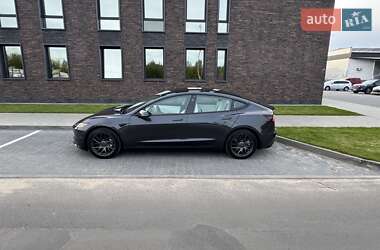 Седан Tesla Model 3 2024 в 