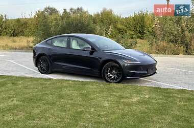 Седан Tesla Model 3 2024 в 