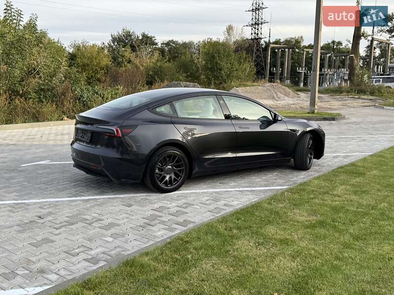 Седан Tesla Model 3 2024 в Рівному