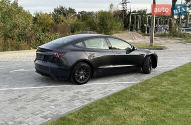 Седан Tesla Model 3 2024 в 
