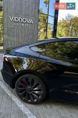 Седан Tesla Model 3 2021 в 
