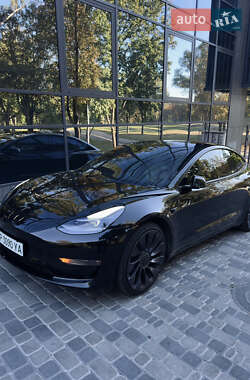 Седан Tesla Model 3 2021 в 