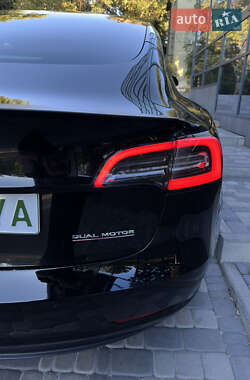 Седан Tesla Model 3 2021 в 